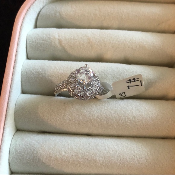 NWT 💍 white gold plated CZ 💍 ring size 7 - Picture 2 of 5